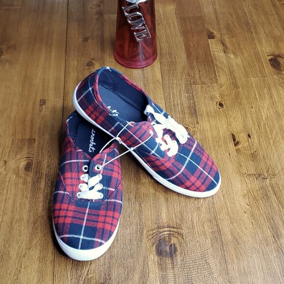 Crochet Shoes - Red/Blue Plaid slip on Tennis Shoe size 9
